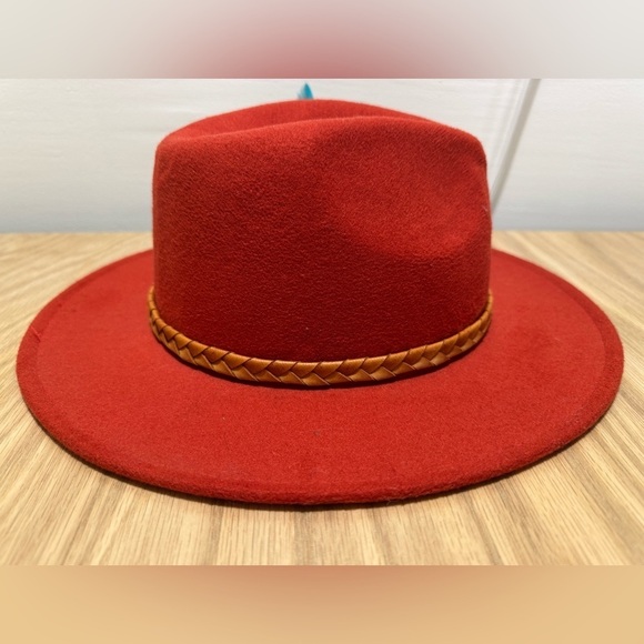 Trimmed Women\'s Hat